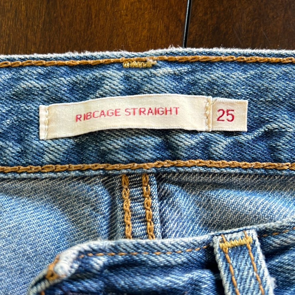Levi’s Ribcage Straight Jeans - Picture 7 of 11